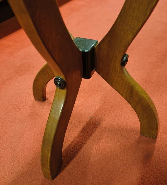 Stodola.cz - Stolek půlkulatý